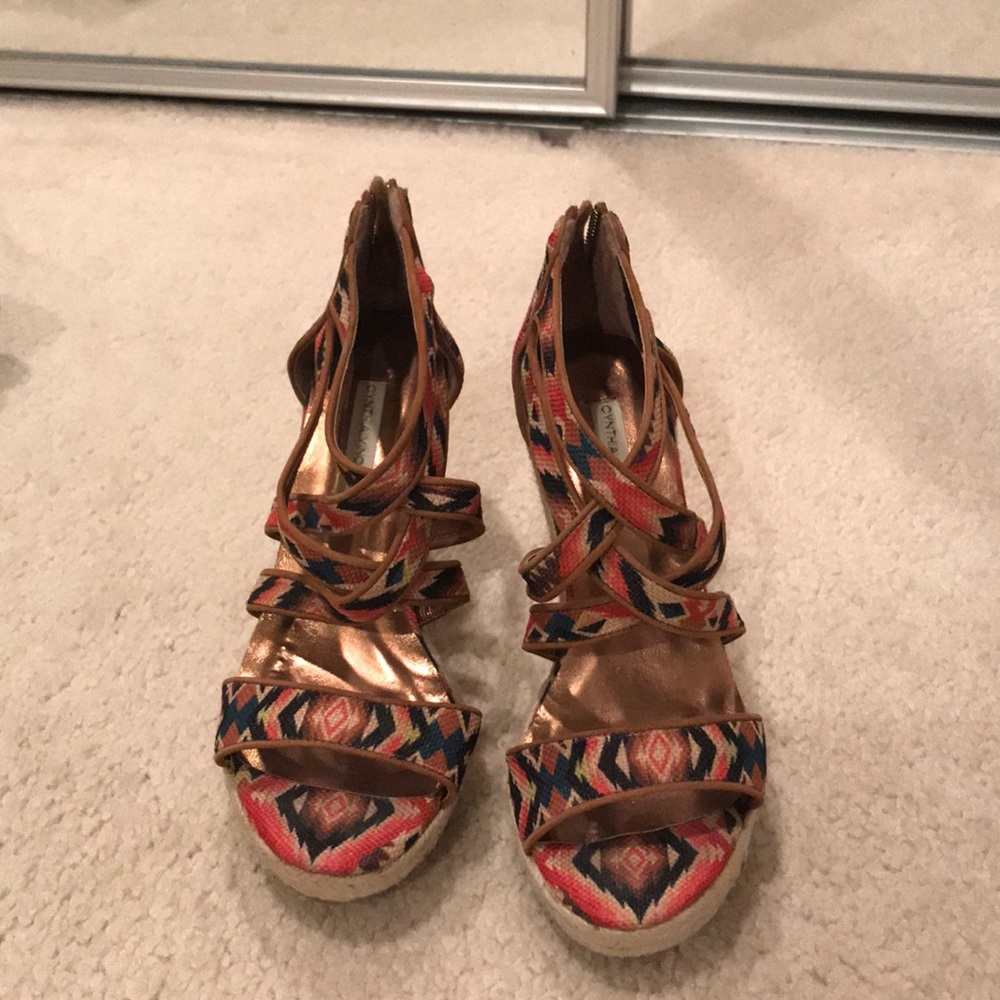 Cynthia Vincent size 6 gorgeous wedges!